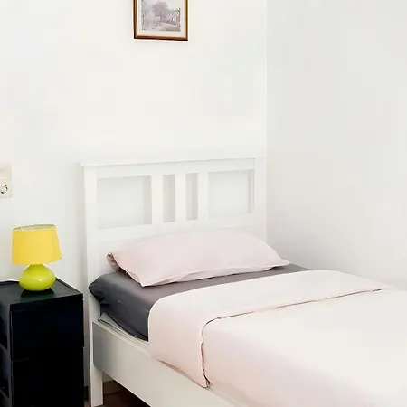 Cozy 2-bedroom With Kitchen
