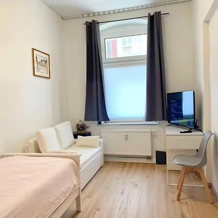 Cozy 2-bedroom With Kitchen Apartment Dusseldorf