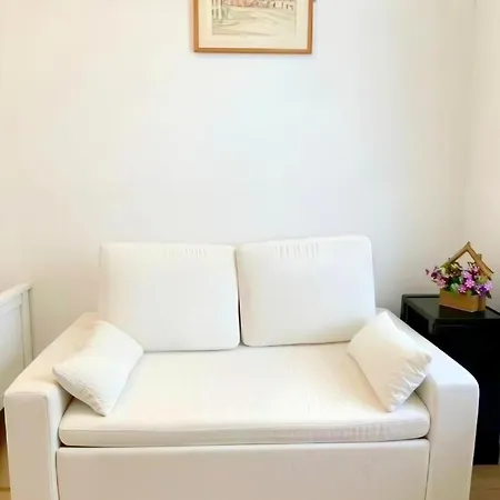 Cozy 2-bedroom With Kitchen