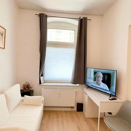 Cozy 2-bedroom With Kitchen Apartment
