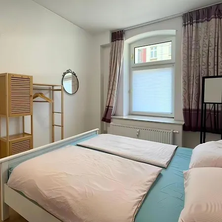 Cozy 2-bedroom With Kitchen *